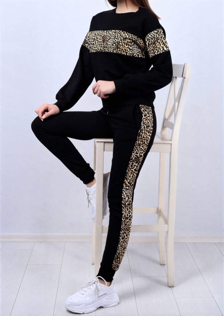 Conjunto negro con detalles Animal Print