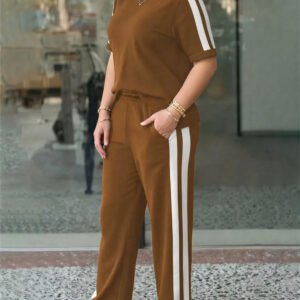 Conjunto deportivo Marrón con Franjas Blancas