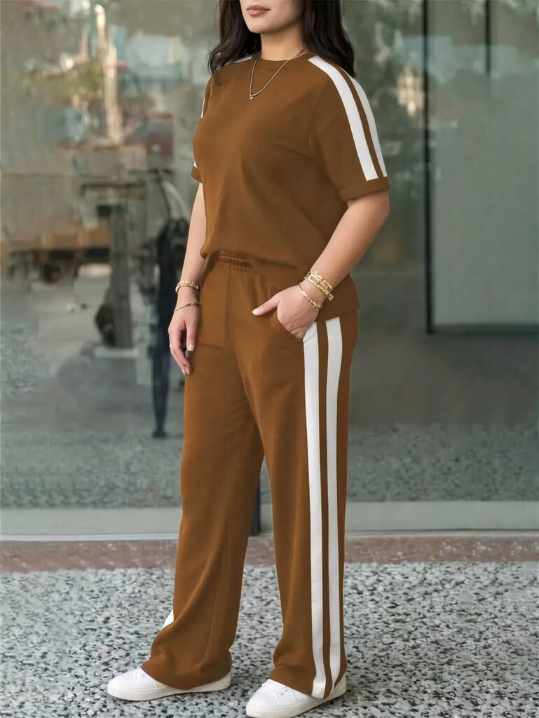 Conjunto deportivo Marrón con Franjas Blancas